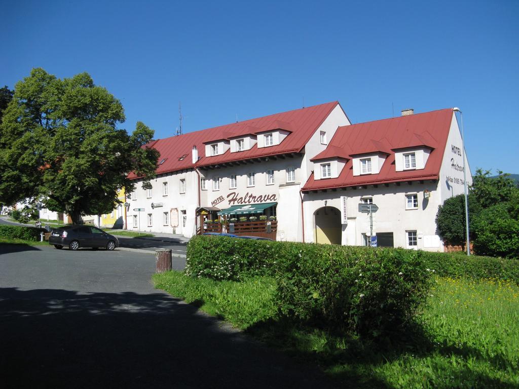 Hotel Haltrava Klenci pod Cerchovem Exteriör bild